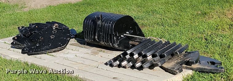 image for item JG9786 (32) Agco suitcase weights and mount