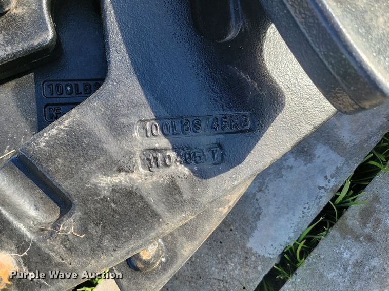 image for item JG9786 (32) Agco suitcase weights and mount