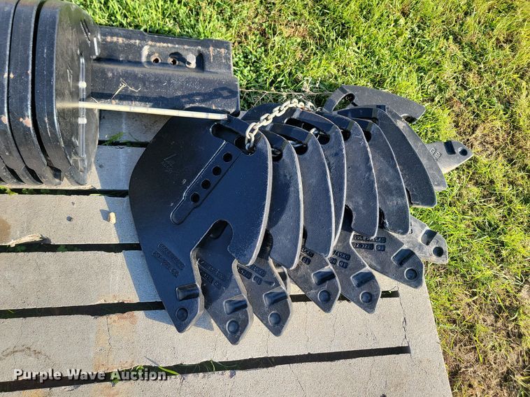 image for item JG9786 (32) Agco suitcase weights and mount