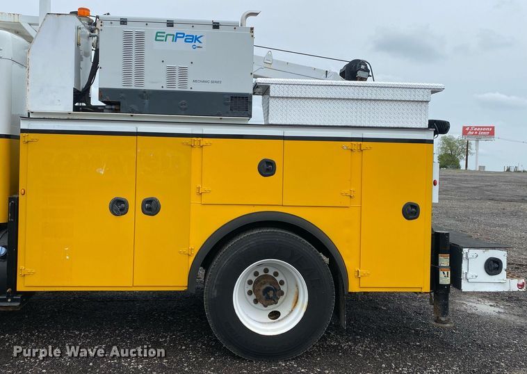 image for item KB9451 2013 Kenworth T370  utility / service truck