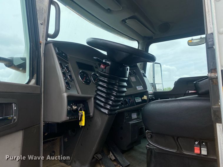 image for item KB9451 2013 Kenworth T370  utility / service truck