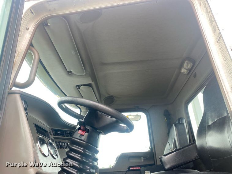 image for item KB9451 2013 Kenworth T370  utility / service truck