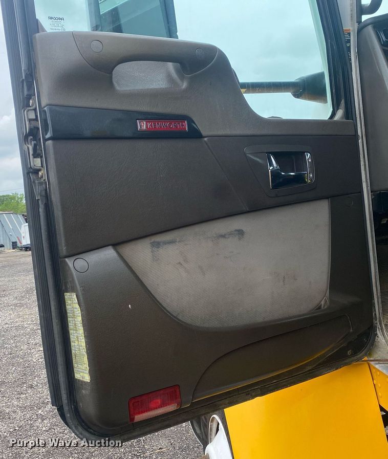 image for item KB9451 2013 Kenworth T370  utility / service truck