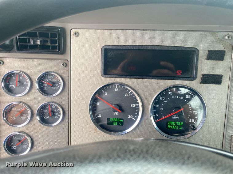 image for item KB9451 2013 Kenworth T370  utility / service truck