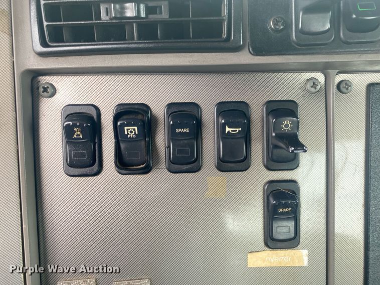 image for item KB9451 2013 Kenworth T370  utility / service truck