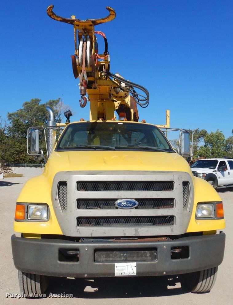 image for item KD9218 2004 Ford F750 Super Duty  digger derrick truck