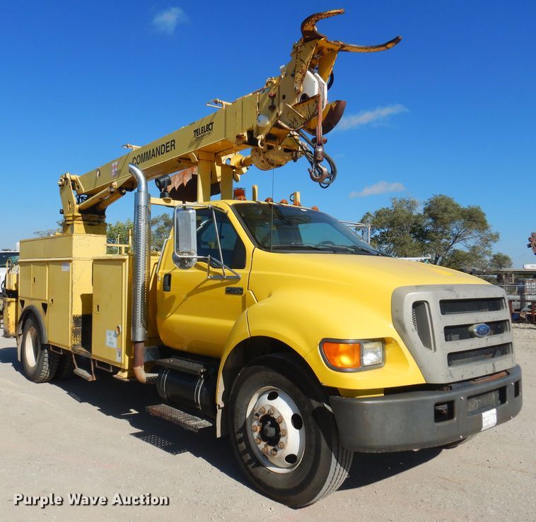 image for item KD9218 2004 Ford F750 Super Duty  digger derrick truck