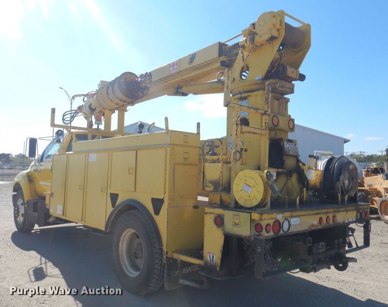 image for item KD9218 2004 Ford F750 Super Duty  digger derrick truck