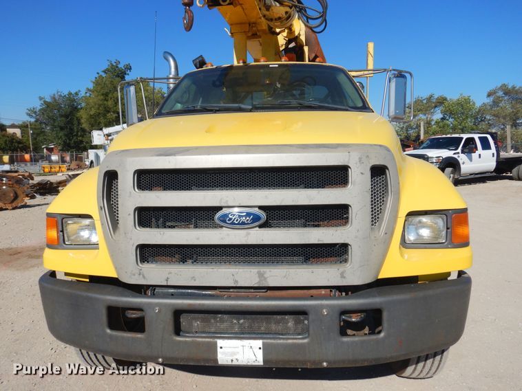 image for item KD9218 2004 Ford F750 Super Duty  digger derrick truck