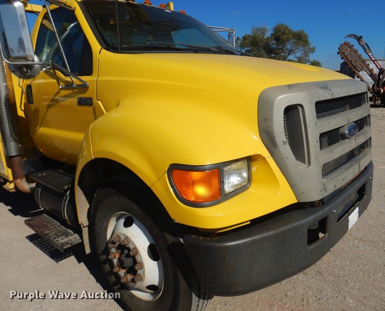 image for item KD9218 2004 Ford F750 Super Duty  digger derrick truck