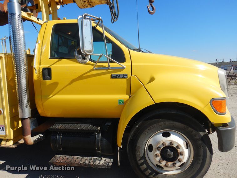 image for item KD9218 2004 Ford F750 Super Duty  digger derrick truck