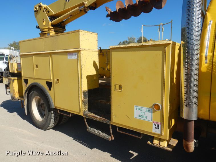 image for item KD9218 2004 Ford F750 Super Duty  digger derrick truck