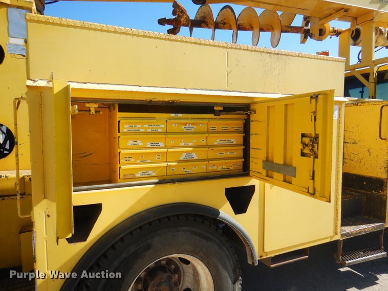 image for item KD9218 2004 Ford F750 Super Duty  digger derrick truck