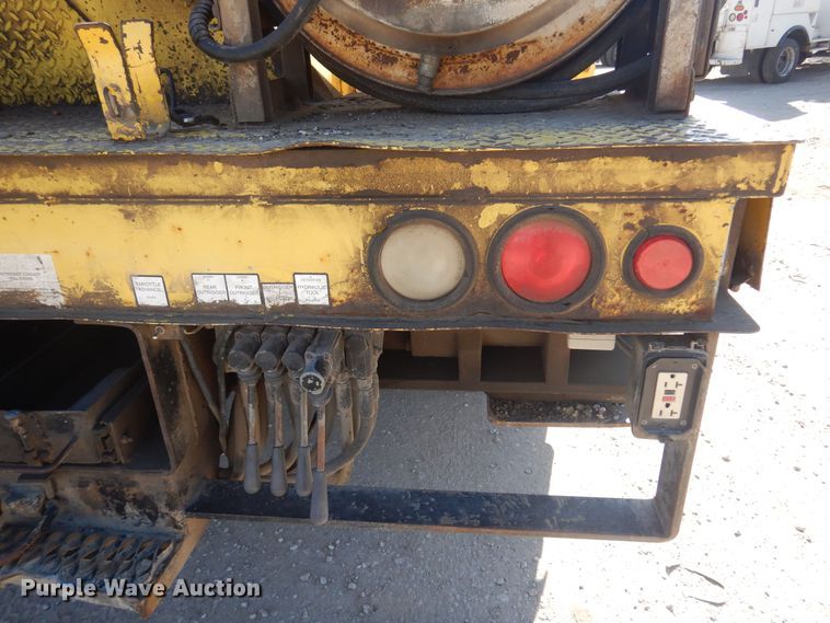 image for item KD9218 2004 Ford F750 Super Duty  digger derrick truck