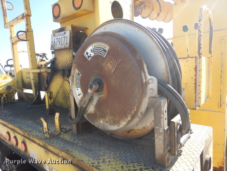 image for item KD9218 2004 Ford F750 Super Duty  digger derrick truck