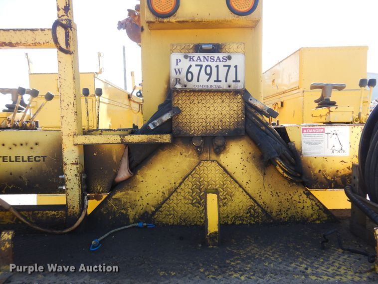 image for item KD9218 2004 Ford F750 Super Duty  digger derrick truck