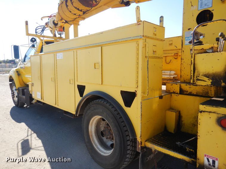 image for item KD9218 2004 Ford F750 Super Duty  digger derrick truck