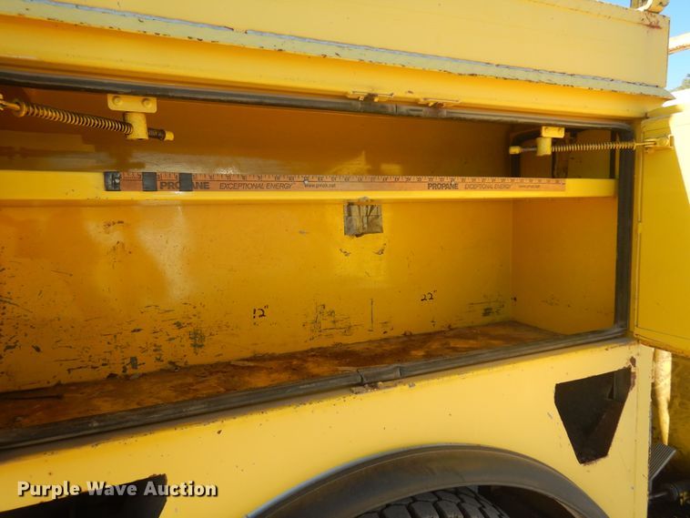 image for item KD9218 2004 Ford F750 Super Duty  digger derrick truck