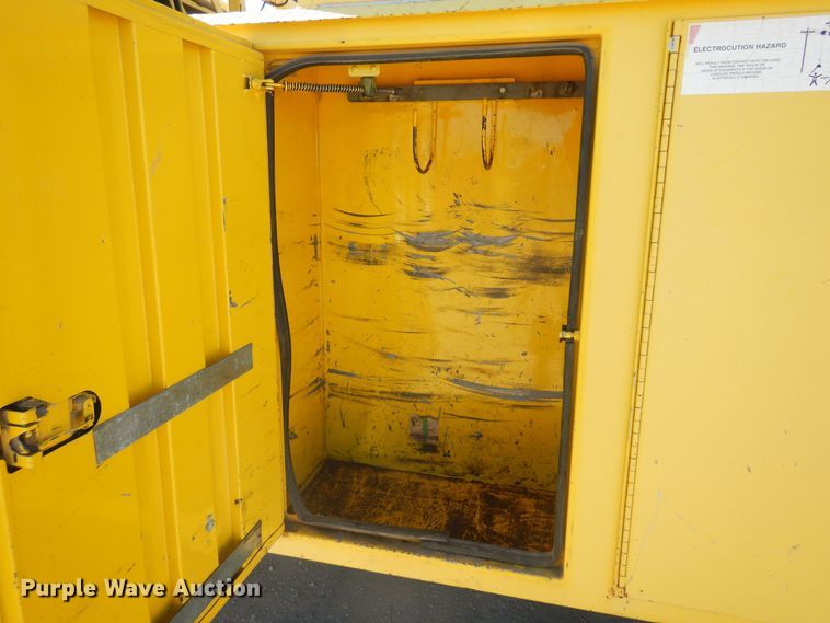 image for item KD9218 2004 Ford F750 Super Duty  digger derrick truck