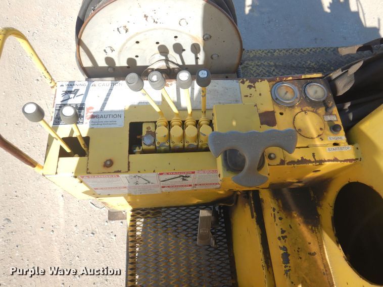 image for item KD9218 2004 Ford F750 Super Duty  digger derrick truck