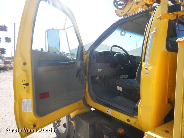 image for item KD9218 2004 Ford F750 Super Duty  digger derrick truck