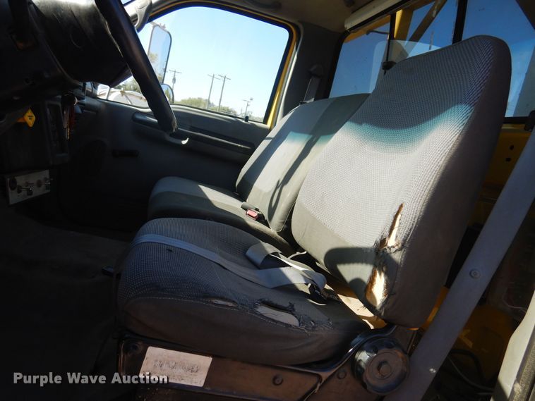 image for item KD9218 2004 Ford F750 Super Duty  digger derrick truck