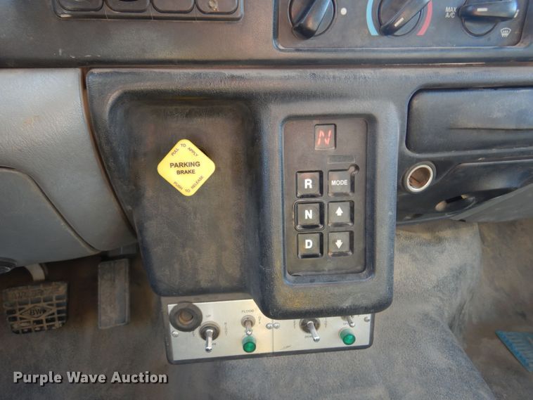 image for item KD9218 2004 Ford F750 Super Duty  digger derrick truck