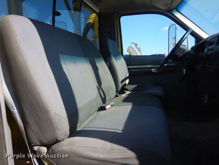 image for item KD9218 2004 Ford F750 Super Duty  digger derrick truck