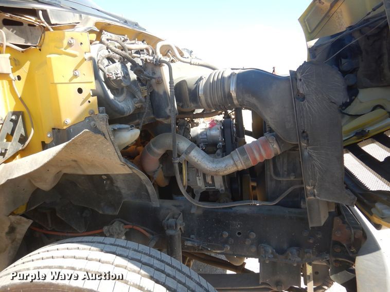 image for item KD9218 2004 Ford F750 Super Duty  digger derrick truck