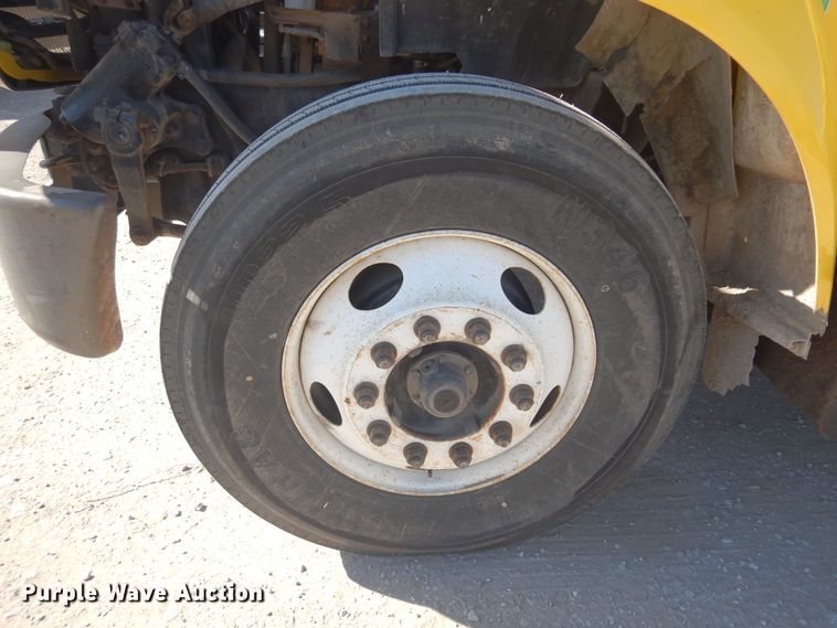 image for item KD9218 2004 Ford F750 Super Duty  digger derrick truck