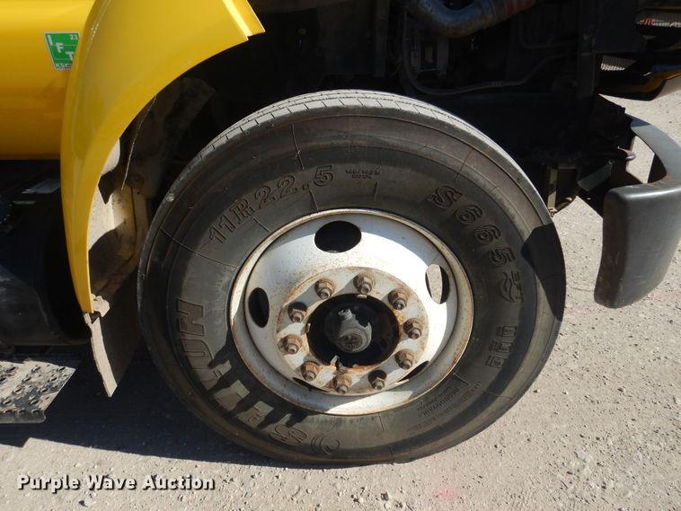 image for item KD9218 2004 Ford F750 Super Duty  digger derrick truck