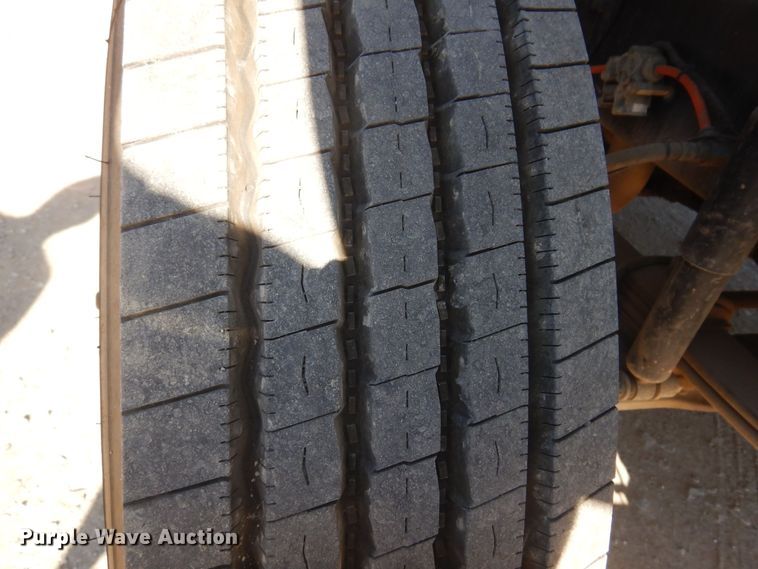 image for item KD9218 2004 Ford F750 Super Duty  digger derrick truck