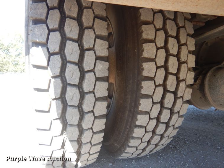 image for item KD9218 2004 Ford F750 Super Duty  digger derrick truck