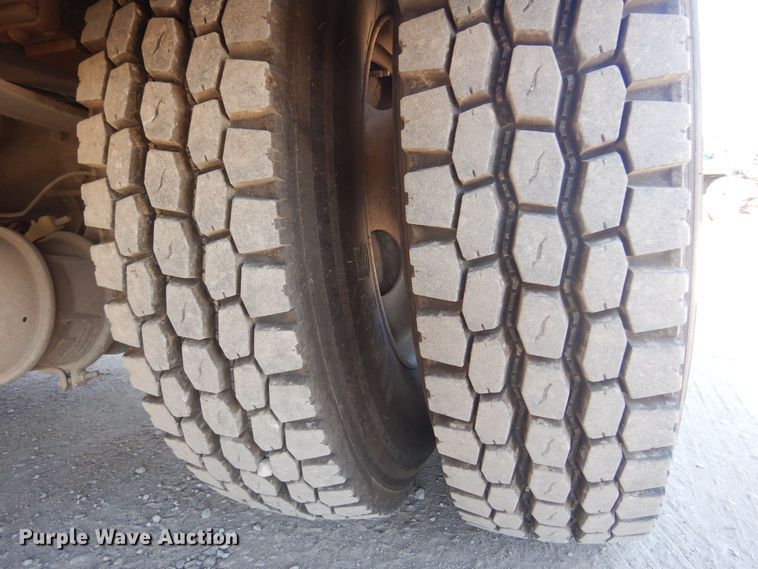 image for item KD9218 2004 Ford F750 Super Duty  digger derrick truck