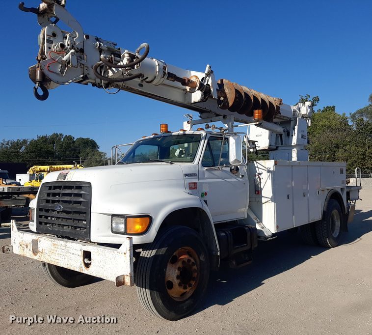image for item KD9221 1999 Ford F800  digger derrick truck
