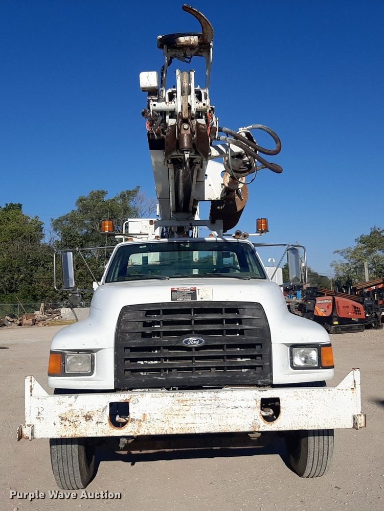 image for item KD9221 1999 Ford F800  digger derrick truck