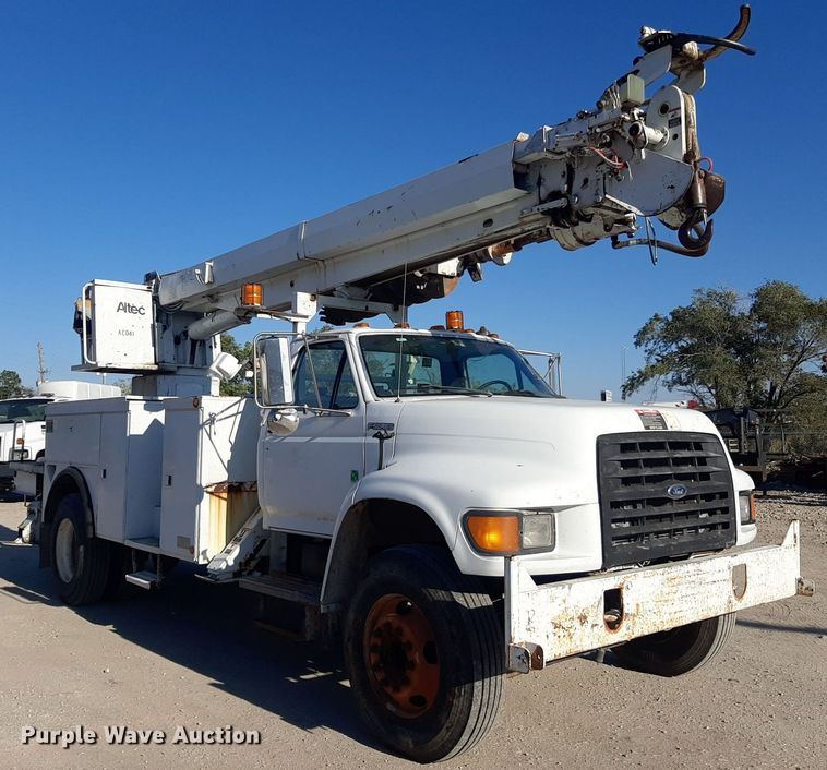 image for item KD9221 1999 Ford F800  digger derrick truck