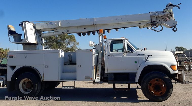 image for item KD9221 1999 Ford F800  digger derrick truck