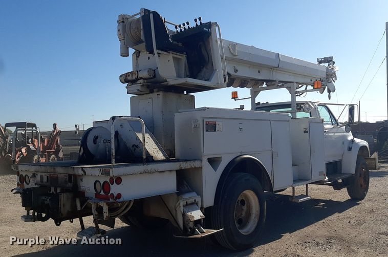 image for item KD9221 1999 Ford F800  digger derrick truck