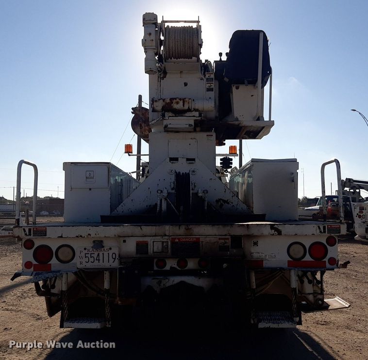 image for item KD9221 1999 Ford F800  digger derrick truck