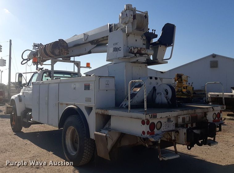 image for item KD9221 1999 Ford F800  digger derrick truck