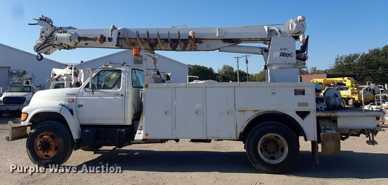 image for item KD9221 1999 Ford F800  digger derrick truck