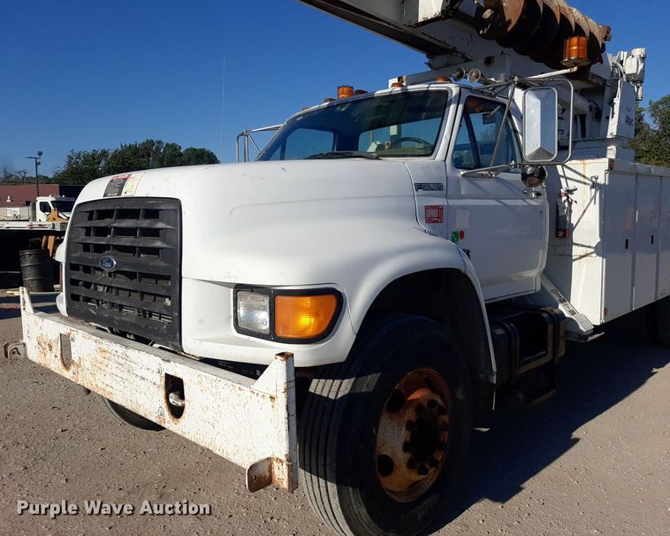 image for item KD9221 1999 Ford F800  digger derrick truck