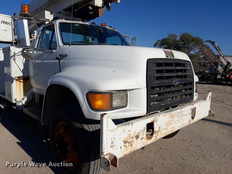 image for item KD9221 1999 Ford F800  digger derrick truck