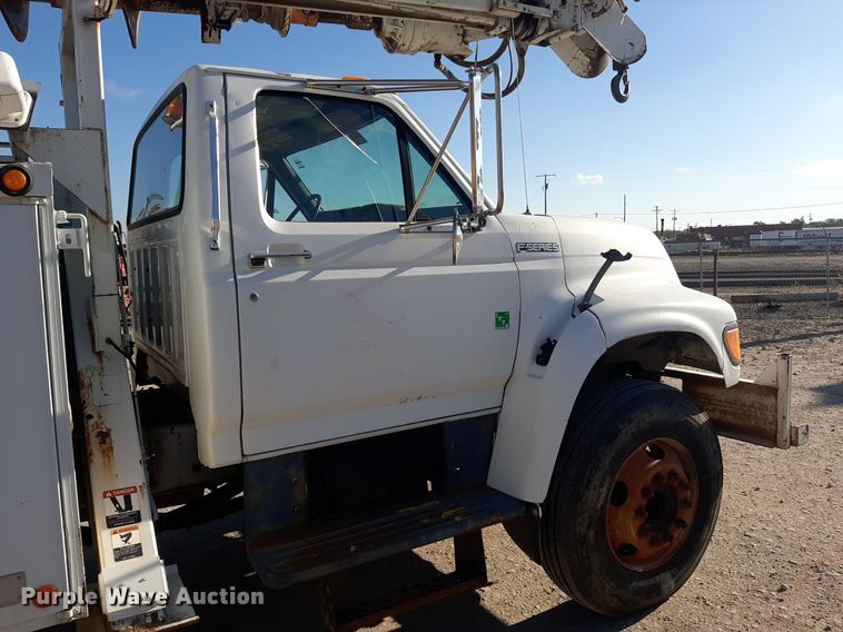 image for item KD9221 1999 Ford F800  digger derrick truck