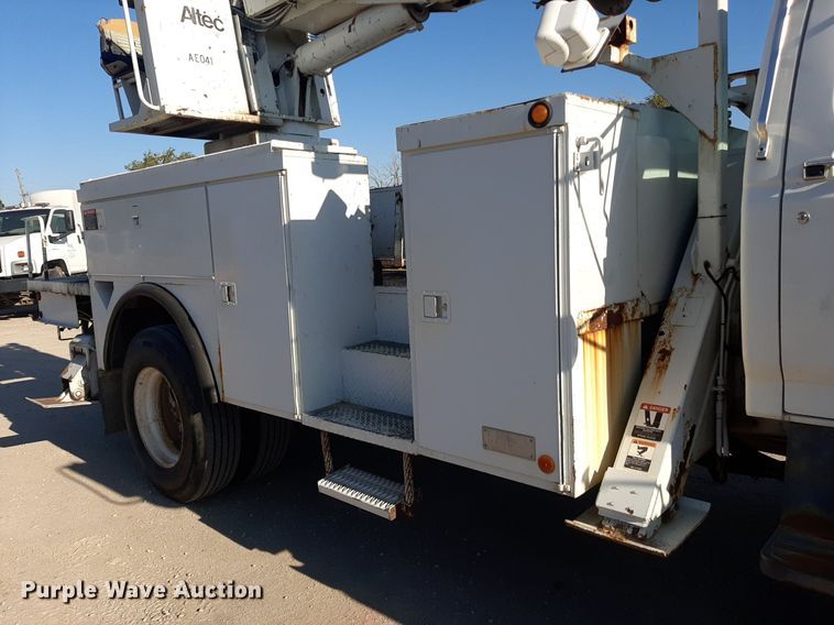 image for item KD9221 1999 Ford F800  digger derrick truck