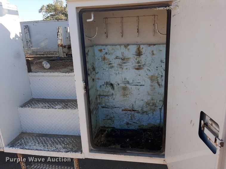 image for item KD9221 1999 Ford F800  digger derrick truck