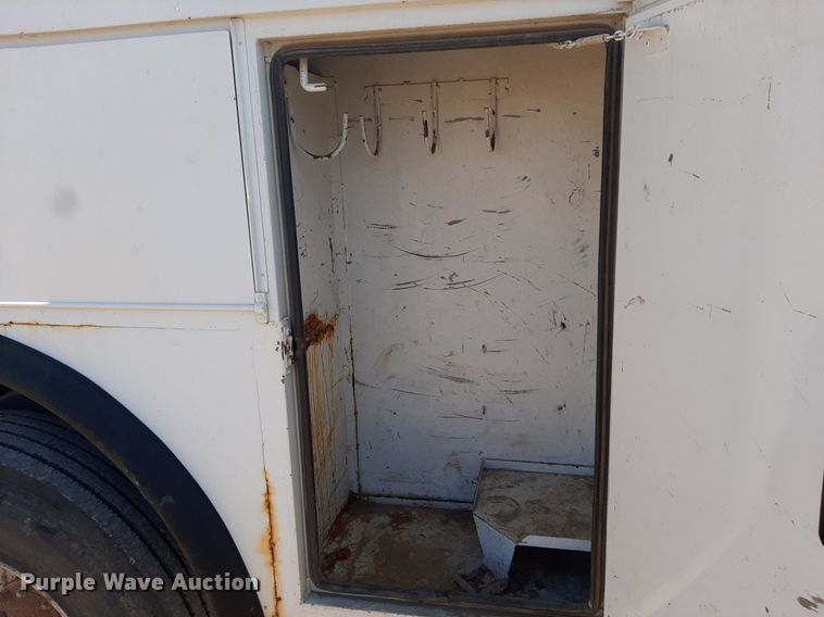 image for item KD9221 1999 Ford F800  digger derrick truck