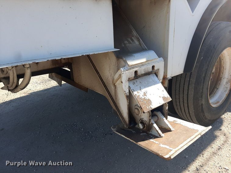 image for item KD9221 1999 Ford F800  digger derrick truck