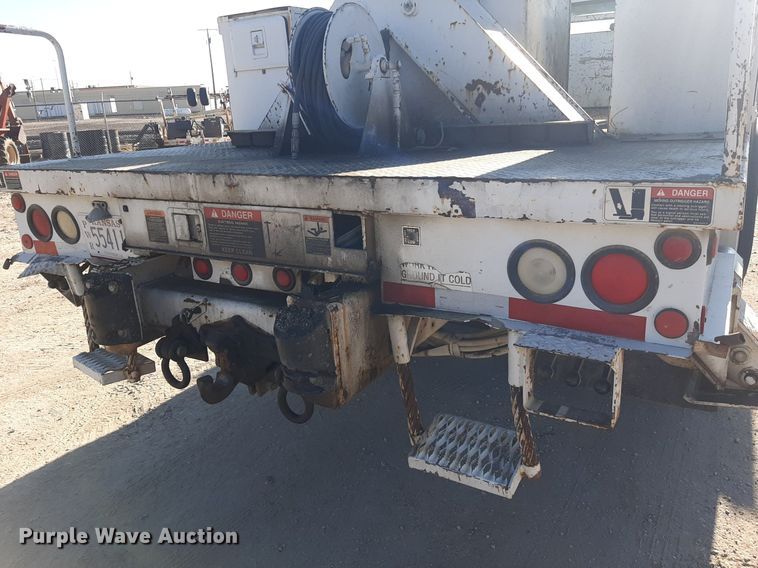 image for item KD9221 1999 Ford F800  digger derrick truck